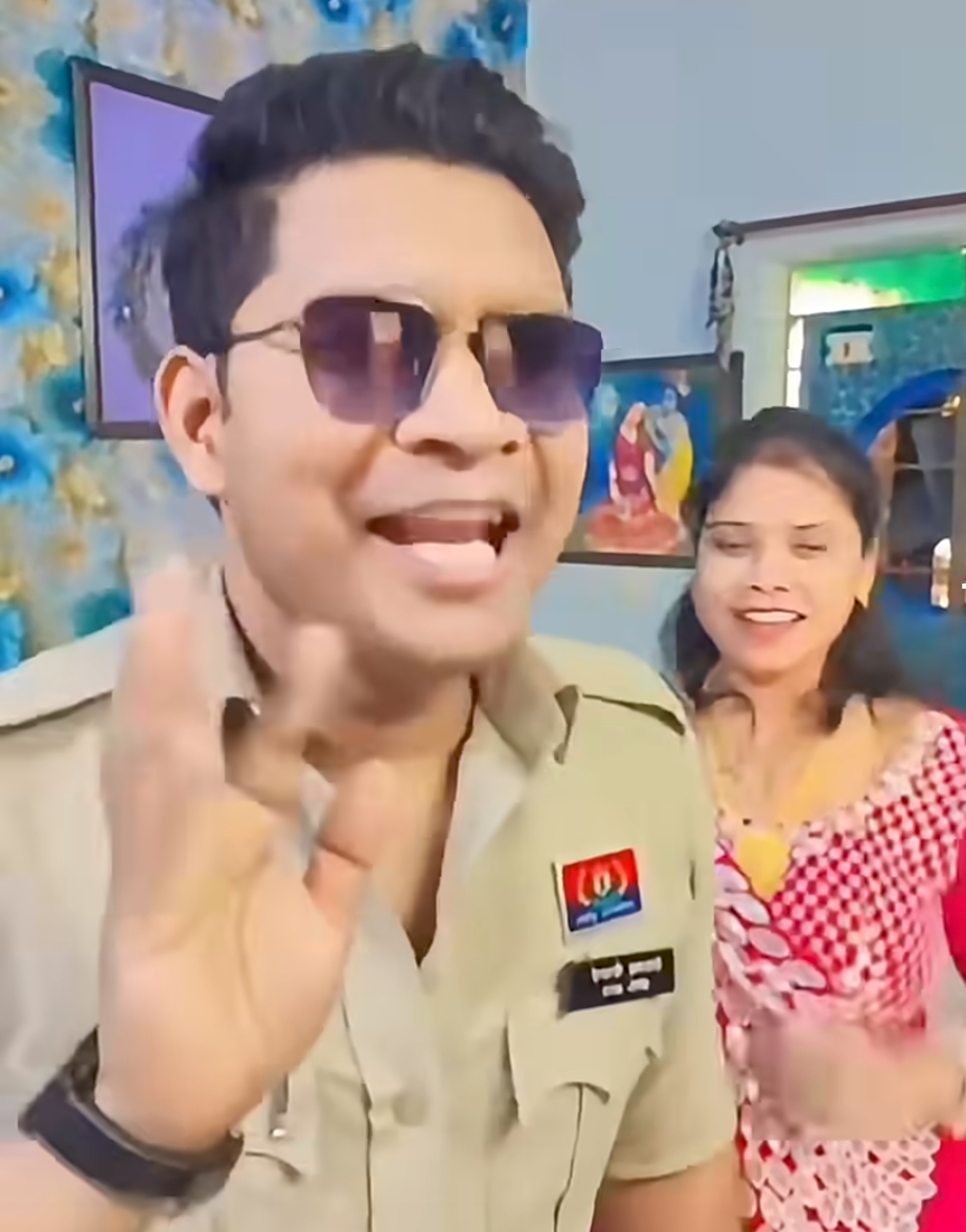 वर्दी की गरिमा से खिलवाड़: रील बनाना आरक्षक को पड़ा भारी, बिलासपुर SSP रजनेश सिंह ने किया लाइन अटैच