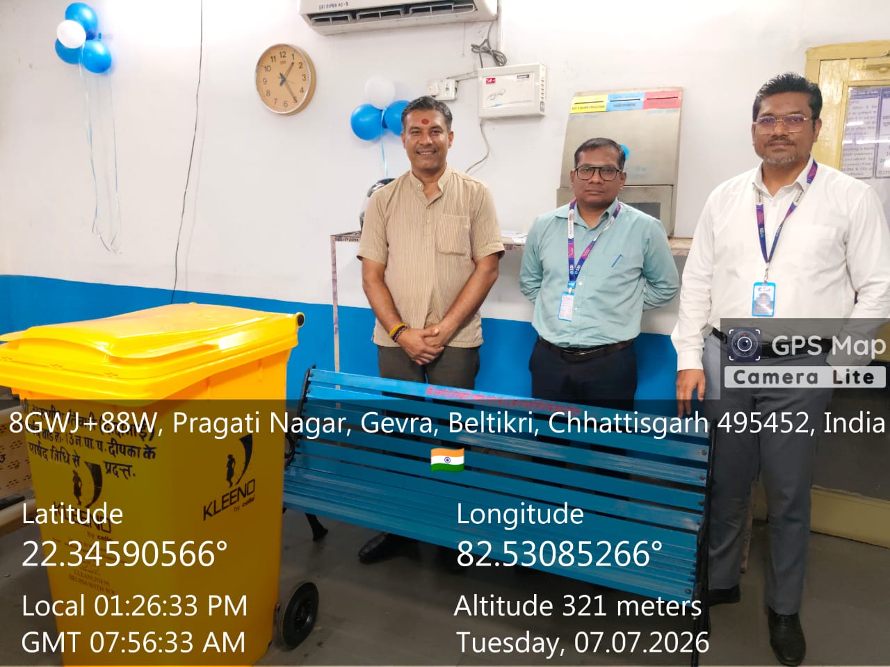 दीपका को मिली जनसुविधाओं की नई सौगात: पार्षद अरुणीश तिवारी ने वार्डों में लगाए कास्ट आयरन बेंच और व्हील डस्टबिन ।